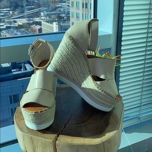 NWOT Gianni Bini Wedges